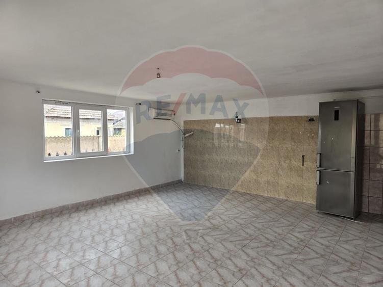 Casa / Vila cu 4 camere de vanzare - 3