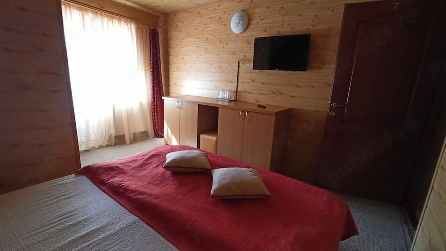 Casă cu 8 camere cu Teren 250 Mp în Central