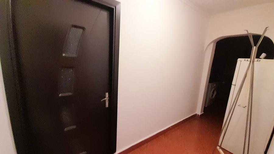 Ofer spre inchiriere apartament 2 camere central decomandat - 2