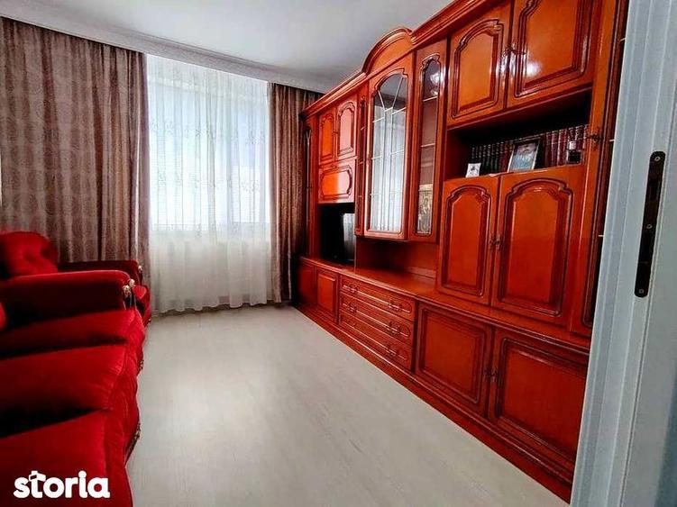 Apartament cu 3 camere decomandat în Hipodrom