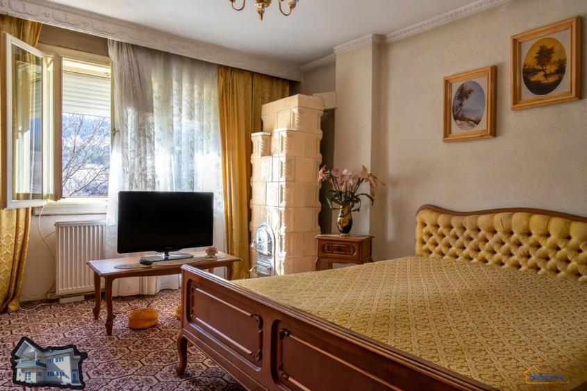 Casa cu etaj in Agas, eleganta clasica si mobila sculptata manual in lemn masiv - 12