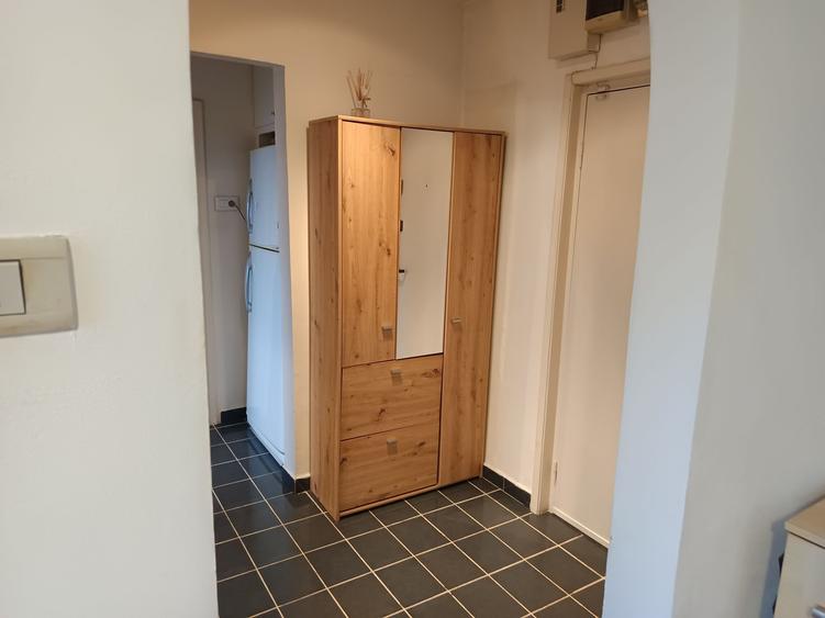 Apartament cu 2 camere decomandat, mobilat în Central
