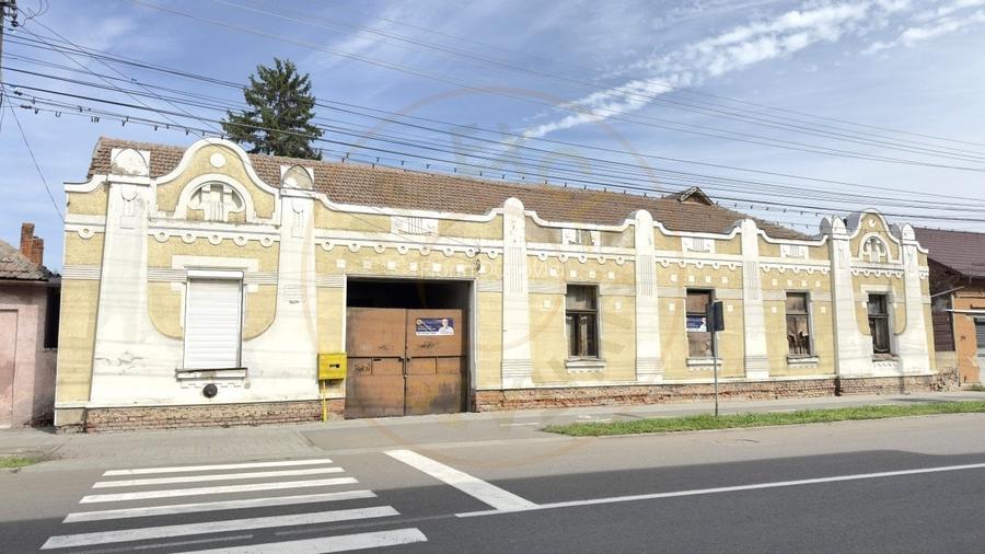 Cladire 12 incaperi, Teren 3.457 mp Str.Iuliu Maniu Nr.13 -Carei- Jud. Satu Mare