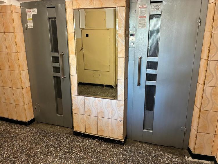 Apartament cu 3 camere semidecomandat în Drumul Taberei