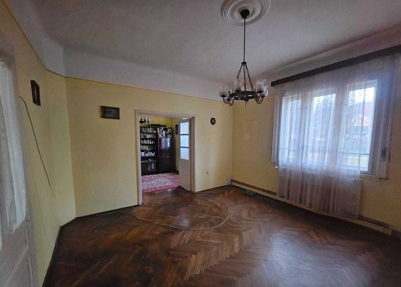 De vanzare casa zona Spitalul Judetean - 1