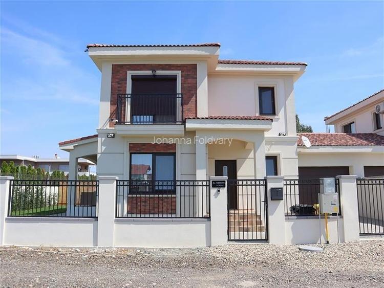 Casă cu 5 camere în Dumbrăvița Casă cu 5 camere în Dumbrăvița