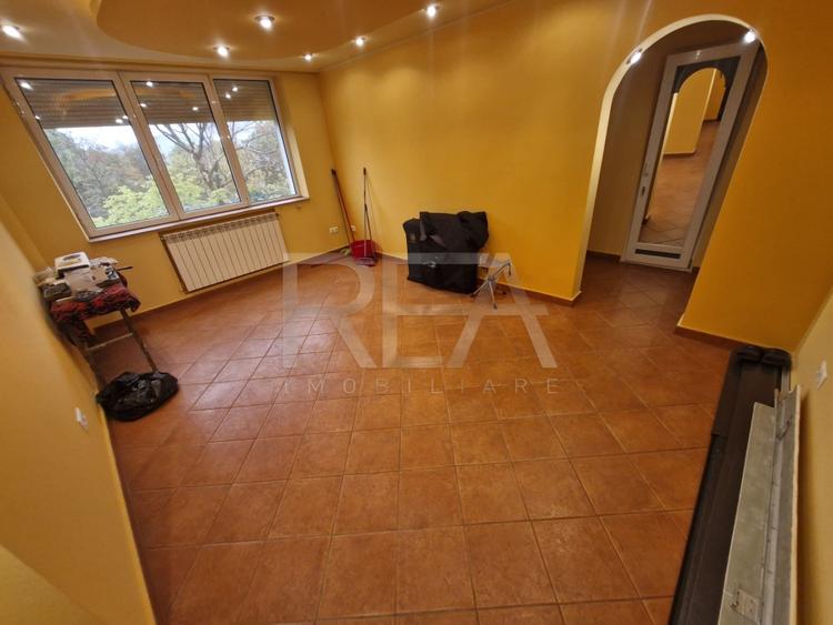 Apartament cu 3 camere la 13 minute de mers pe jos de metroul 1 Decembrie 1918 - 1