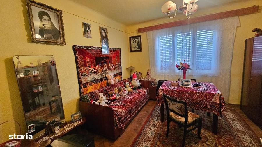 Casa de vanzare cu garaj ?i pivni?a, in ora? - 3