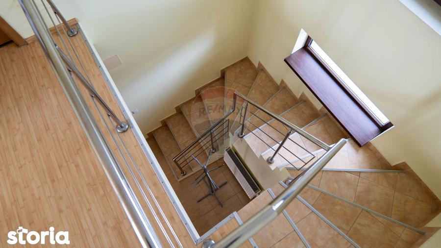 Casa / Vila cu 5 camere de vanzare - 19