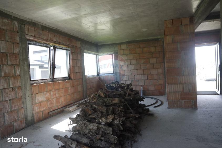 CASA CUPLATA DE VANZARE la rosu sau la semifinisat in Tau?ii Magherau? - 4