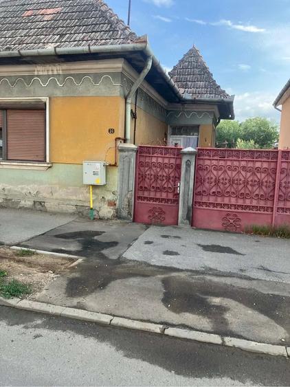 Casă cu 3 camere cu Teren 700 Mp în Central