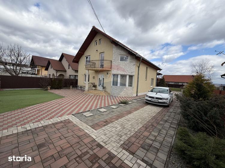 Casă cu 5 camere cu Teren 999 Mp în Central
