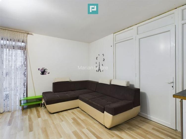 Apartament cu 3 camere semidecomandat în Dumbrăvița