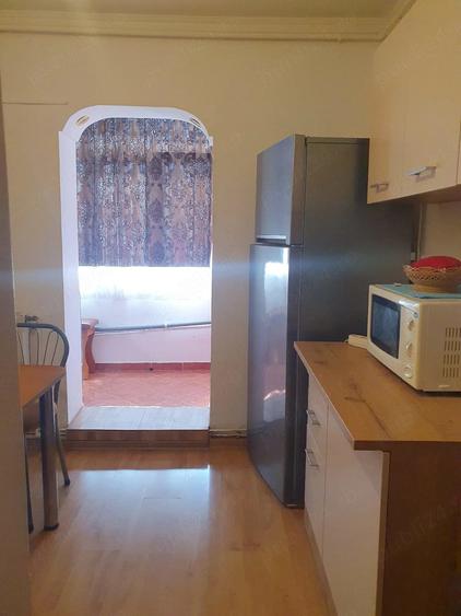 Inchiriez apartament 3 camere, zona M-uri. - 2