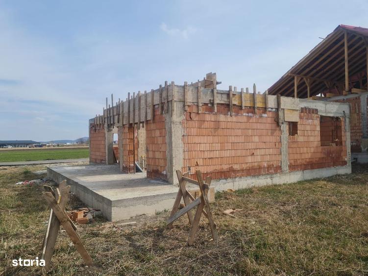 S.C. VIMAK Imobiliare vinde casa la rosu in Stupini - 1