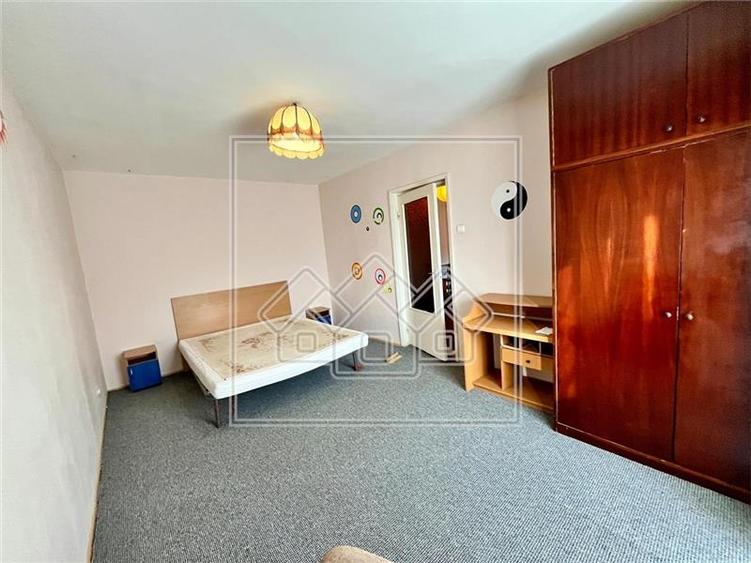 Apartament de vanzare in Sibiu - 2 camere - bloc cu lift - 12