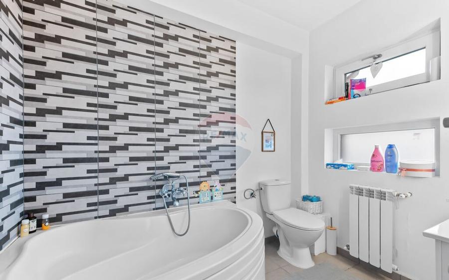 VANZARE Casa / Vila moderna cu 4 camere si curte Dragom... - 6