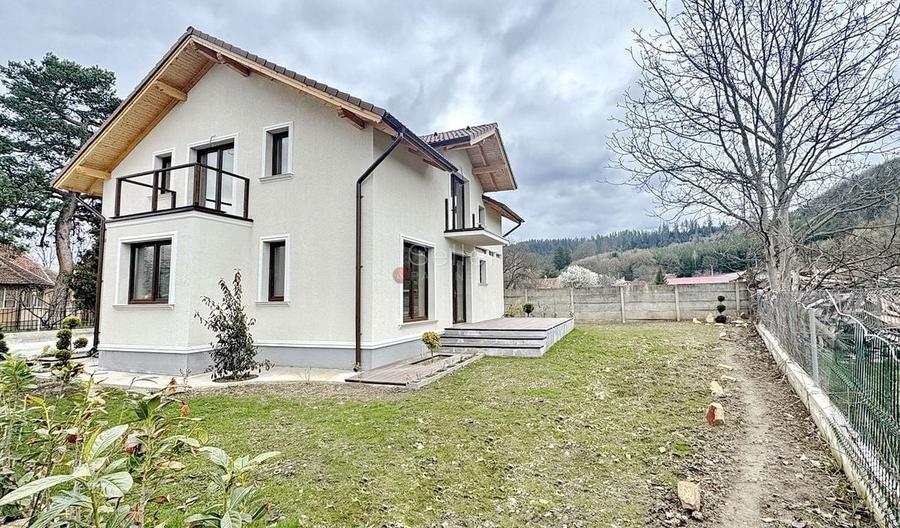 Complex cu acces limitat, retras de traficul urban - 3