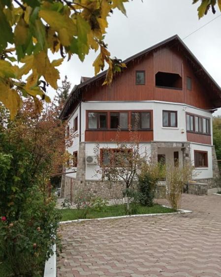 Casa spa?ioasa cu livada ?i vedere spre padure Fil - 1