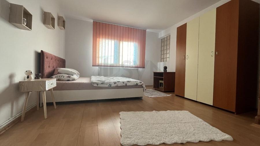 REV2005197 Casa mobilata si utilata cu vedere frumoasa - 9