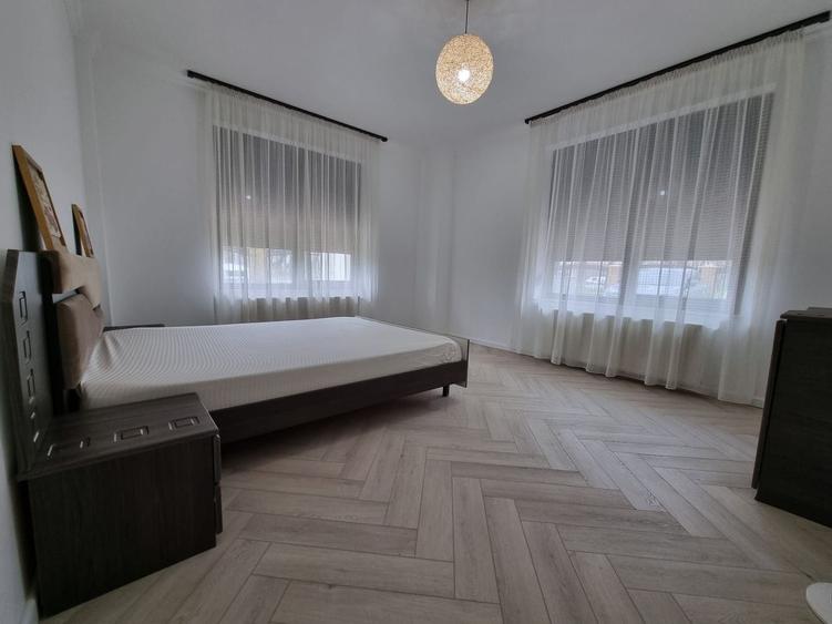 Apartament 3 camere de închiriat în zona Cazino Mamaia (pe partea cu l - 6