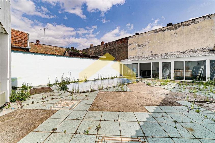 Casa de vanzare in zona centrala str. Mihai Eminescu - 14
