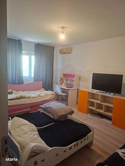 Vand apartament3 camere decomandat - 2