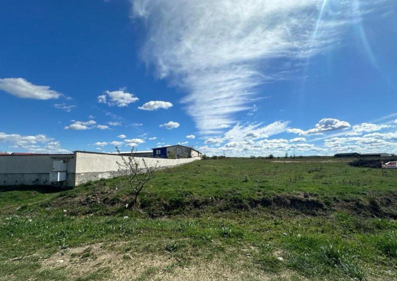 Teren intravilan situat in Targu Jiu - strada Narciselor - 2