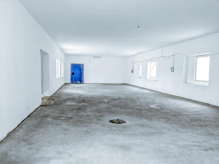 Codlea hala renovata cu post trafo propriu 300mp - 1