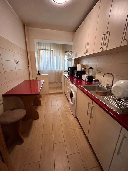 Apartament cu 3 camere decomandat în Baba Novac