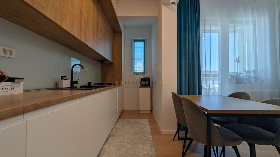 Apartament cu 3 camere semidecomandat, mobilat în Est