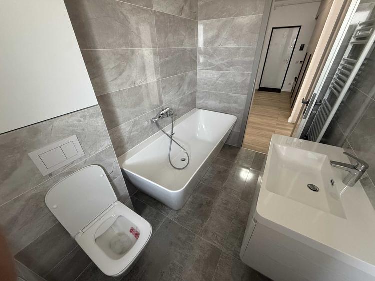 Apartament cu 3 camere decomandat în Turnișor