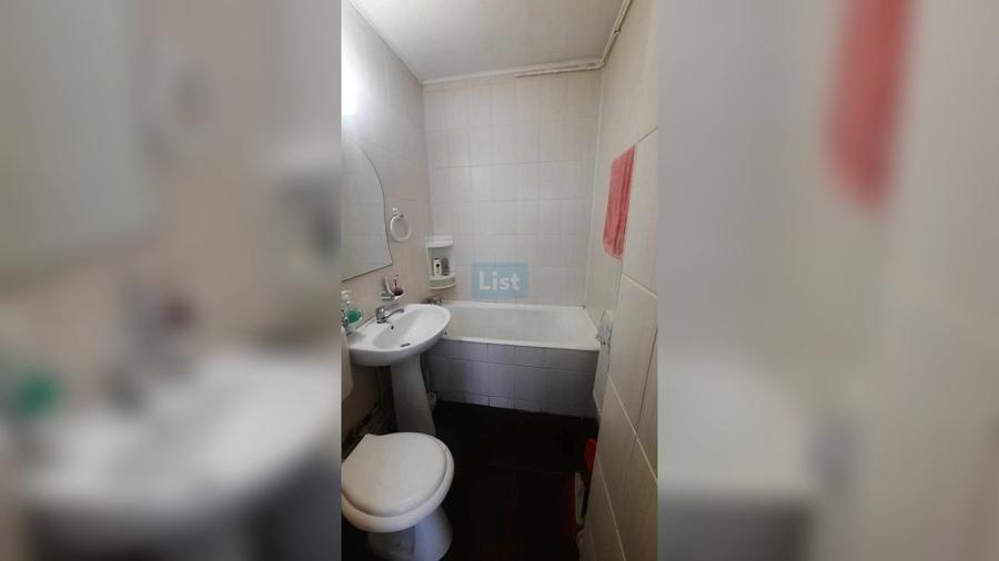 Apartament cu 3 camere semidecomandat, mobilat în Ghencea