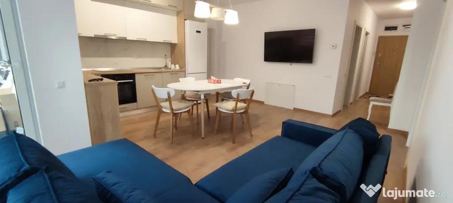 Apartament cu 3 camere semidecomandat în Florești