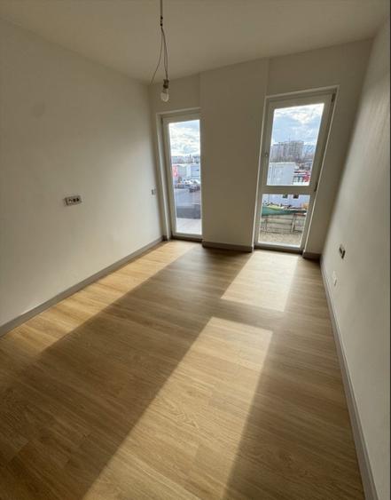 Apartament cu 3 camere semidecomandat în Iris