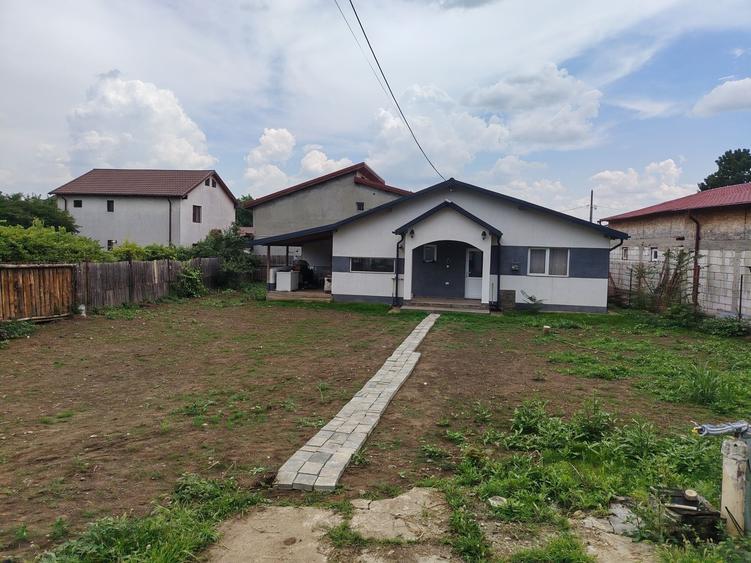 Casă cu 3 camere în Petrolului