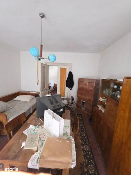 Casă cu 2 camere semidecomandat cu Teren 310 Mp în Schei