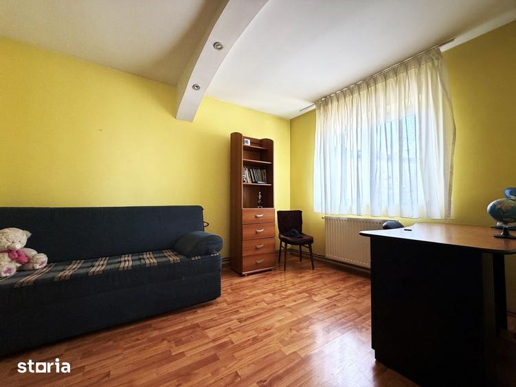 Casă cu 5 camere cu Teren 430 Mp în Mihai Bravu