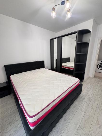 Apartament cu 3 camere semidecomandat în Pipera