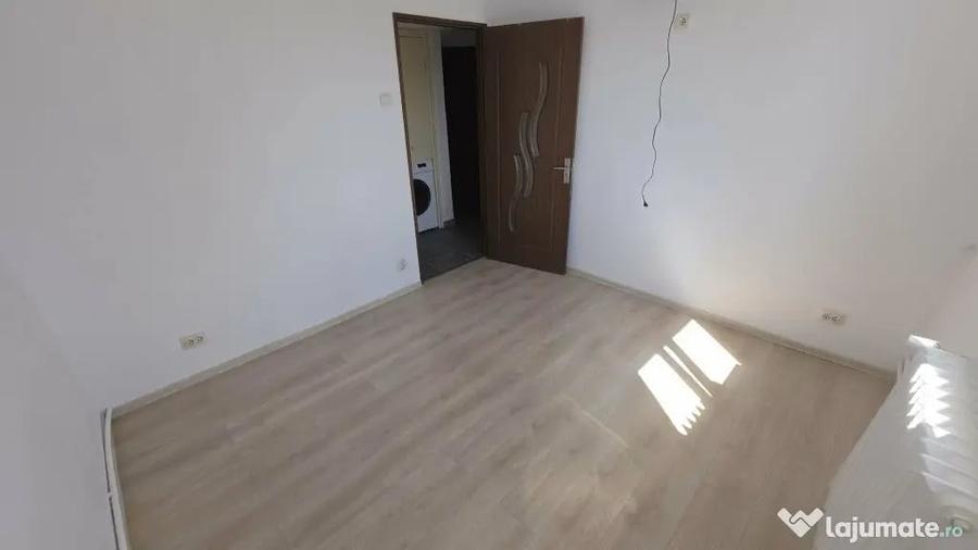 Apartament cu 4 camere decomandat în Hala Centrală