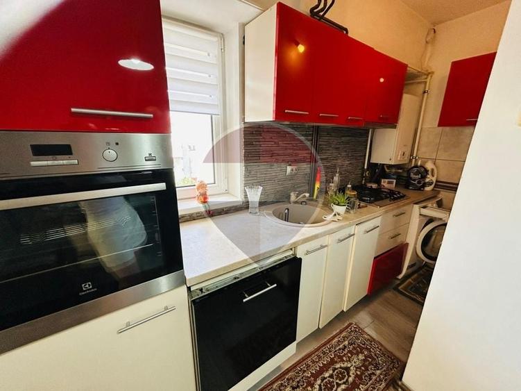 Apartament cu 3 camere decomandat, mobilat în Central