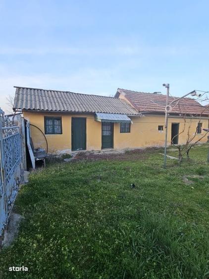 Casă cu 3 camere cu Teren 1090 Mp în Pielești