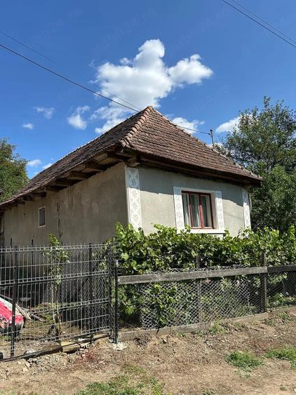 Casă cu 3 camere cu Teren 1800 Mp în Comlod