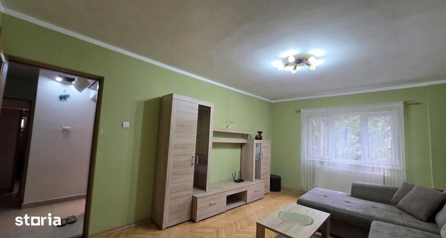 Apartament cu 3 camere decomandat în Lipovei