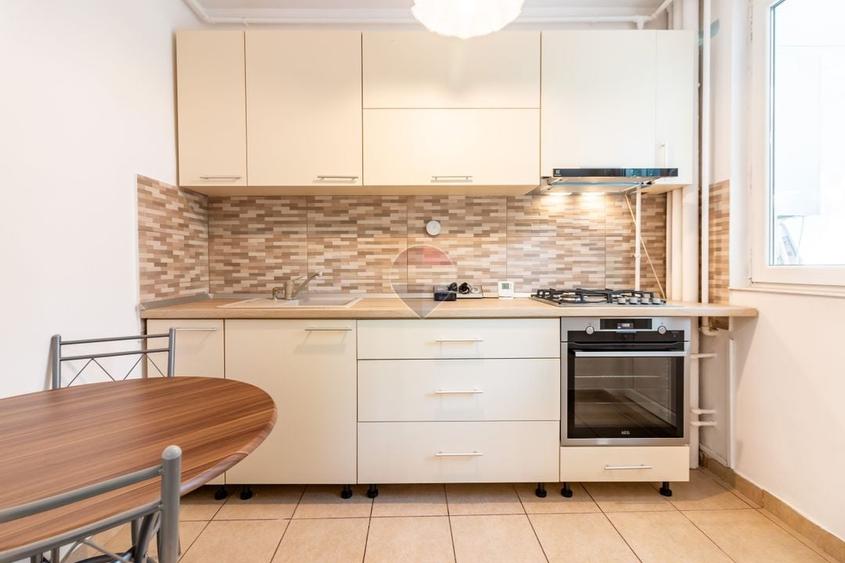 Apartament cu 2 camere semidecomandat, mobilat în Grivița
