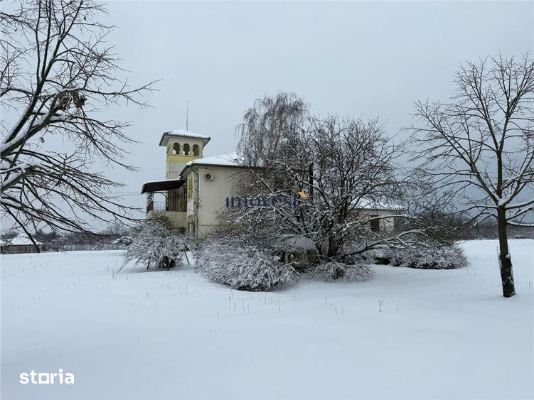 Casă cu 6 camere cu Teren 52000 Mp în Supur