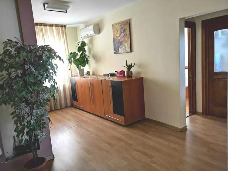 Apartament cu 4 camere decomandat, mobilat în Central