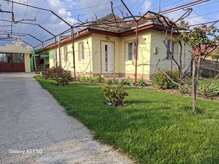 Casă cu 4 camere în Grădiștea