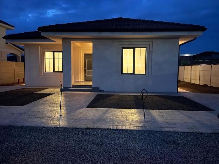 Casă individuală cu 4 camere cu Teren 668 Mp în Sânandrei