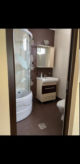 Casă cu 16 camere cu Piscina în Central